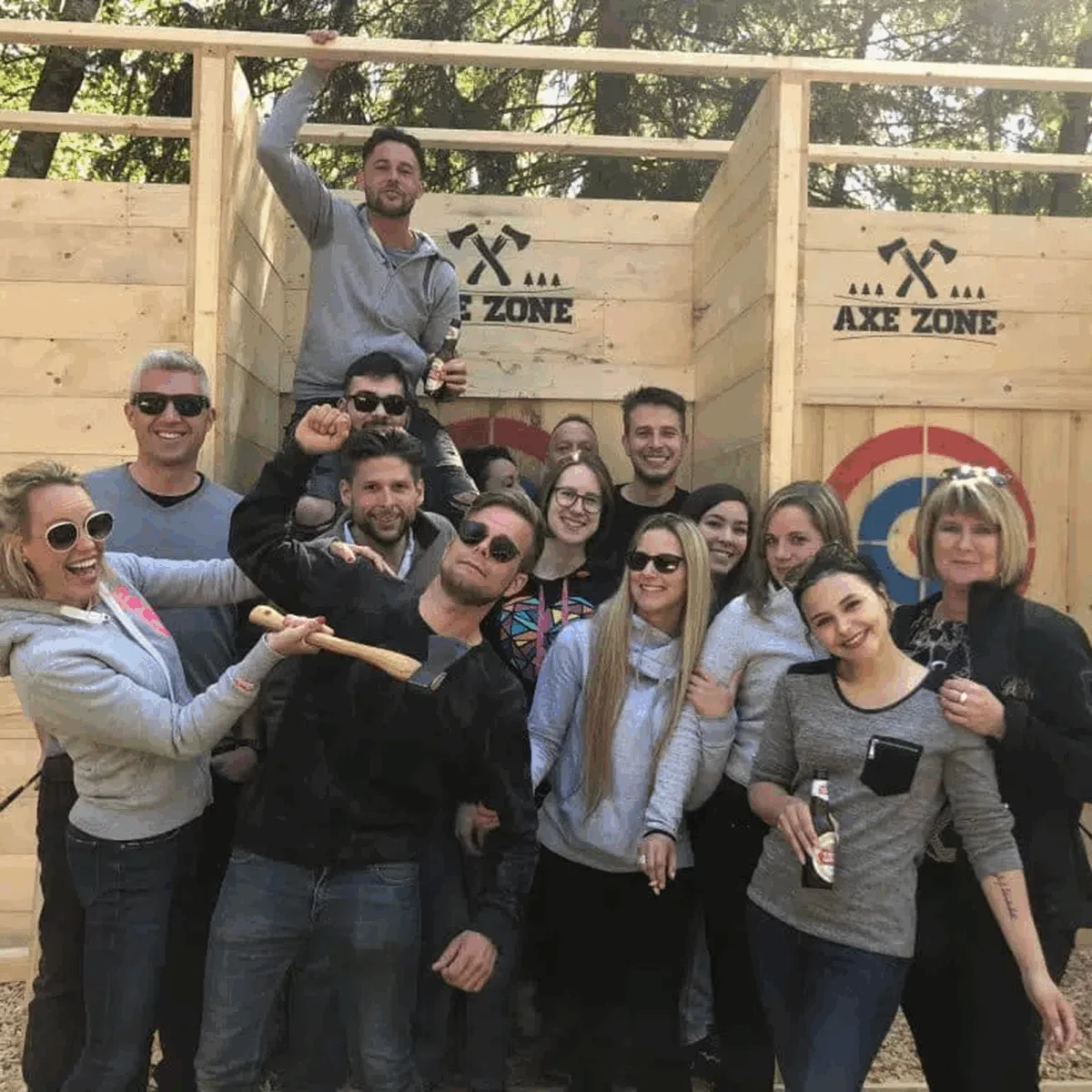 Equipe de teambuilding à la Axe Zone.